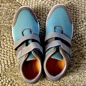 Vionic Women’s Adjustable Strap Sneakersi